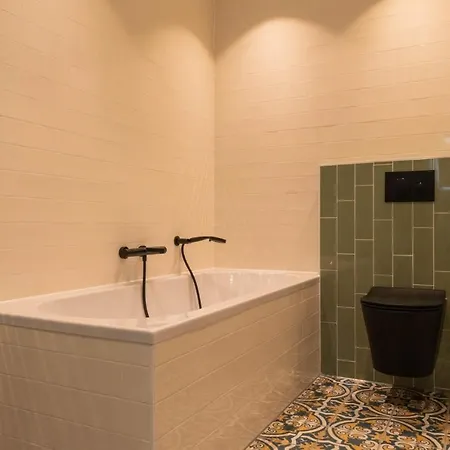 Luxe En Ruim Voor 4 Personen. Nieuw-Lekkerland